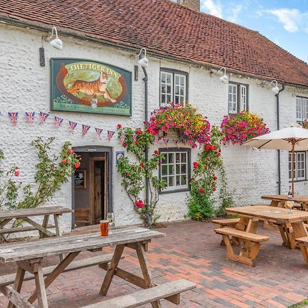 Tiger Inn - Catherine Eastdean Exterior foto